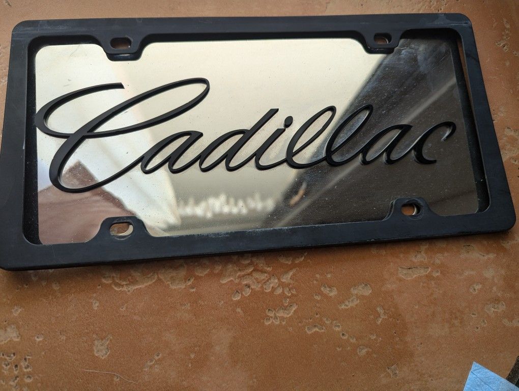 Cadillac plate emblem