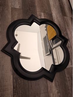 Black Mirror - Ornate Shape