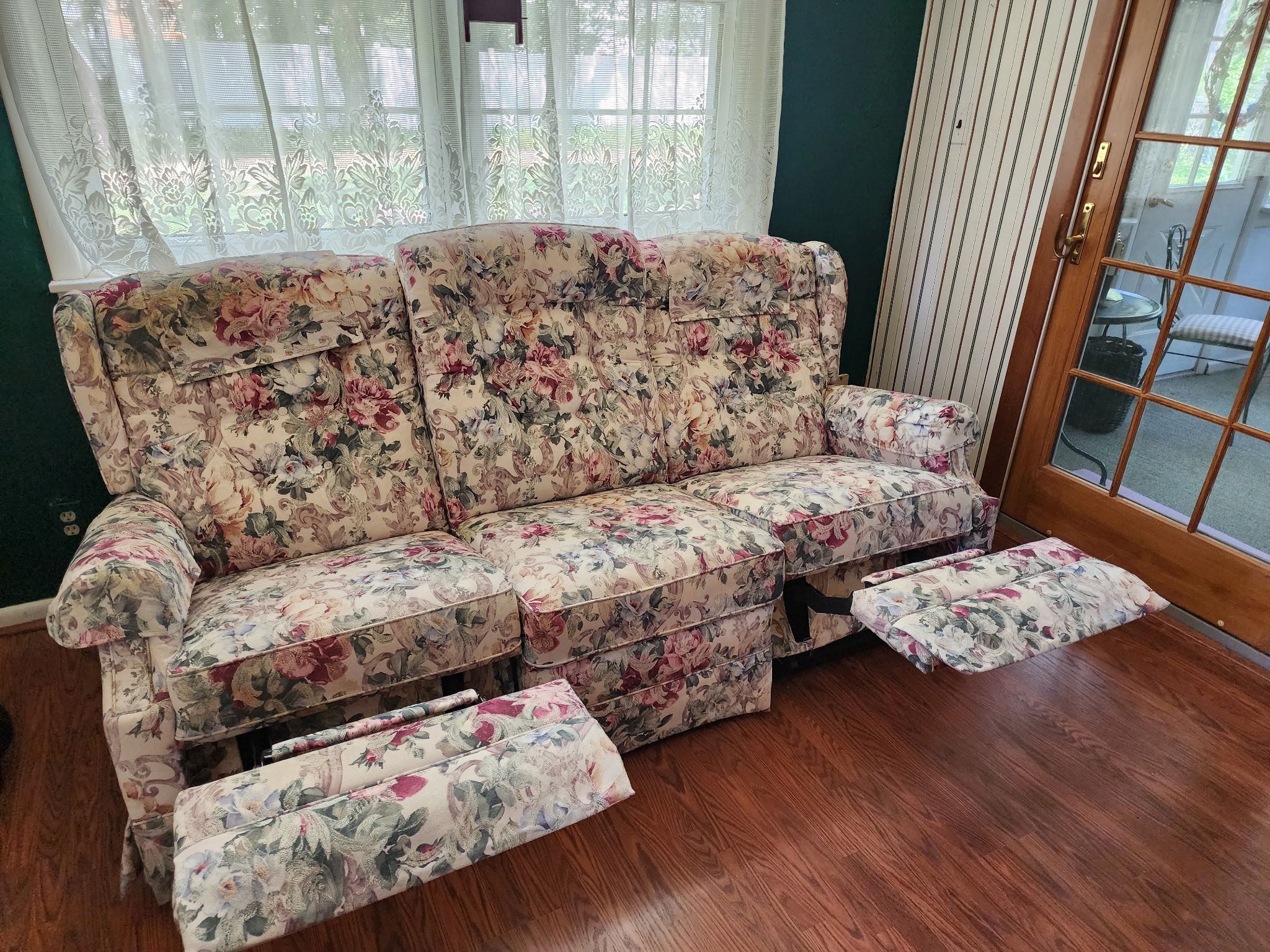 Sofa With 2 Reclining Seats Perfect Condition