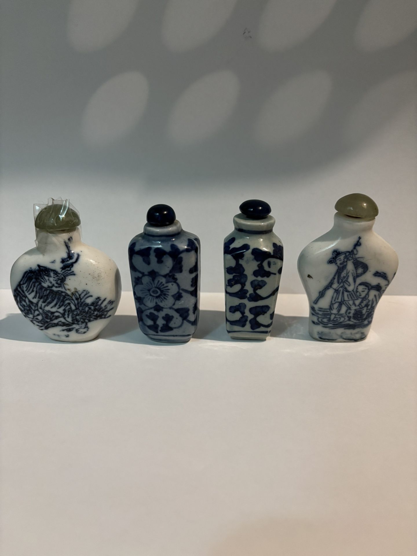 4 Blue & White Antique Snuff Bottle 1-2 In Tall , 2-3 Inches Wide, All Have Their Tops