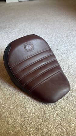 2022 Indian Scout Bobber stock seat