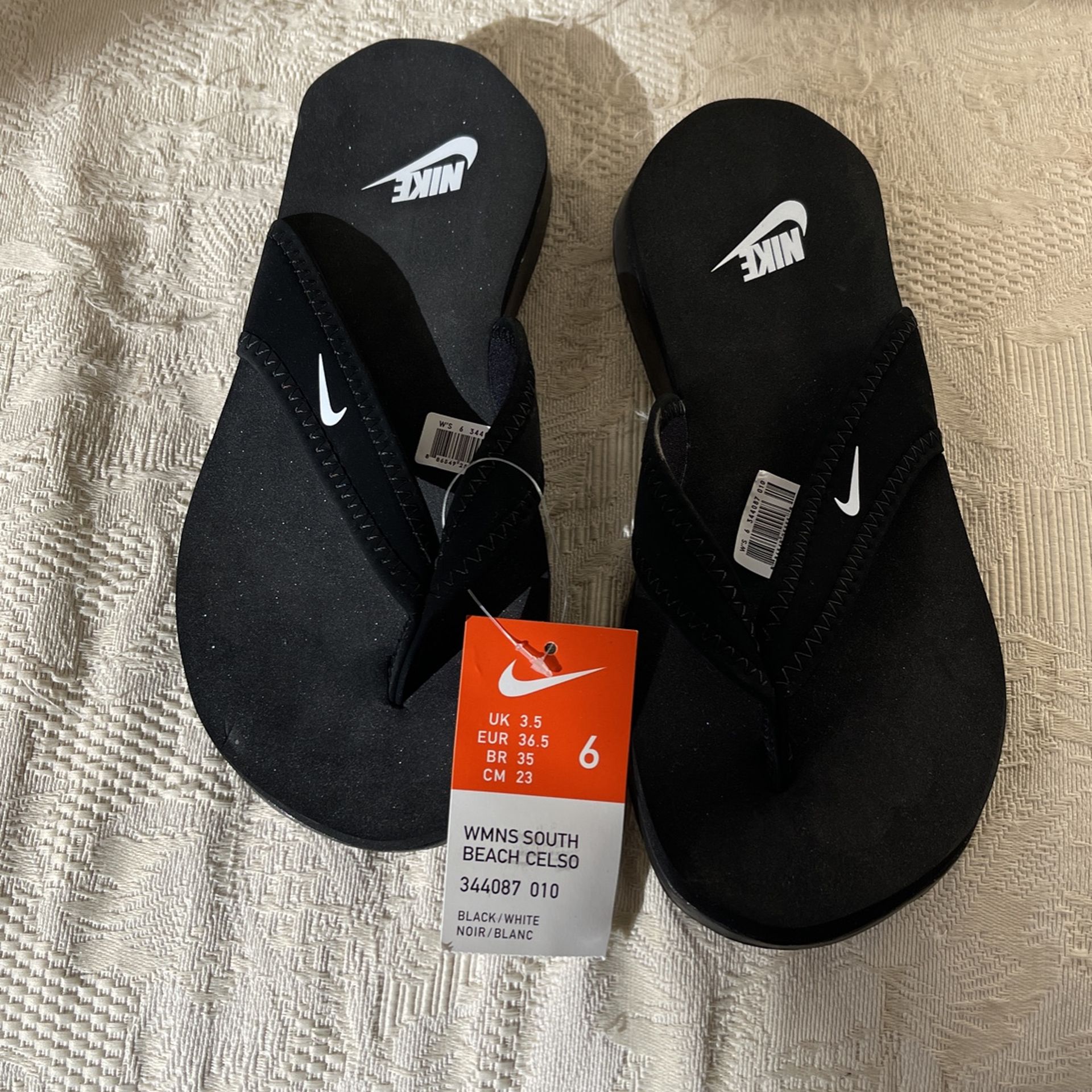 Nike Flip Flops 🩴