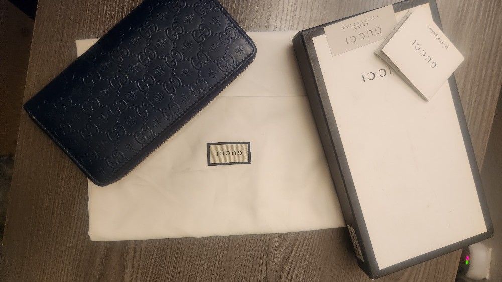 Gucci GG signature Contenental Wallet
