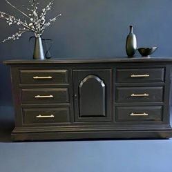 9 Drawer Dresser/Buffet