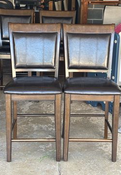 Set of 4 Counter Height Bar Chairs and Bench