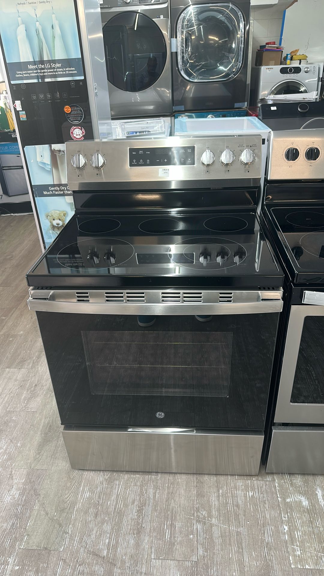 GE Electric Range With Smooth Top