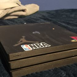 PS4 Pro 800 Gigabytes And 2 Controllers