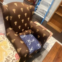 Vintage Brown Wingback Accent Chair – Classic & Comfy!