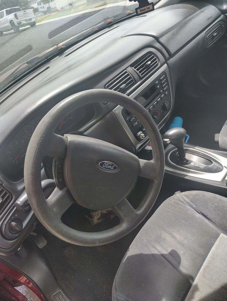 2004 Ford Taurus