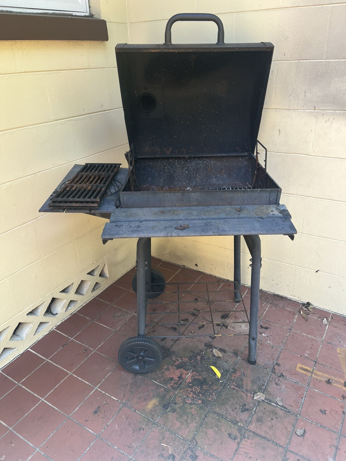 FREE Chargriller Charcoal grill - 22x20 Inch 