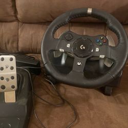 Logitech G920  Racing Wheel and Pedals