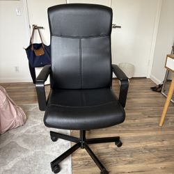 Black Desk Chair
