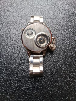 A Very Nice Mens Duel Timezone Quartz Watch