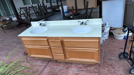 Bathroom cabinet