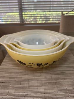 Vintage Pyrex Nesting Cinderella Mixing Bowl Set