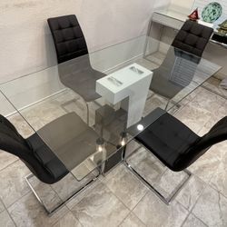 Great Dining Table With 4 Leather Chairs (Like New) 