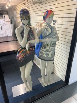 Full body manikin, cool looking girls