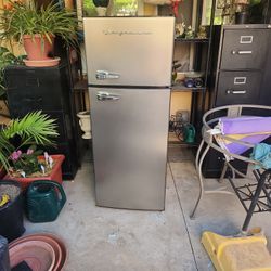 7.5 Cubic Feet Frigidaire Fridge