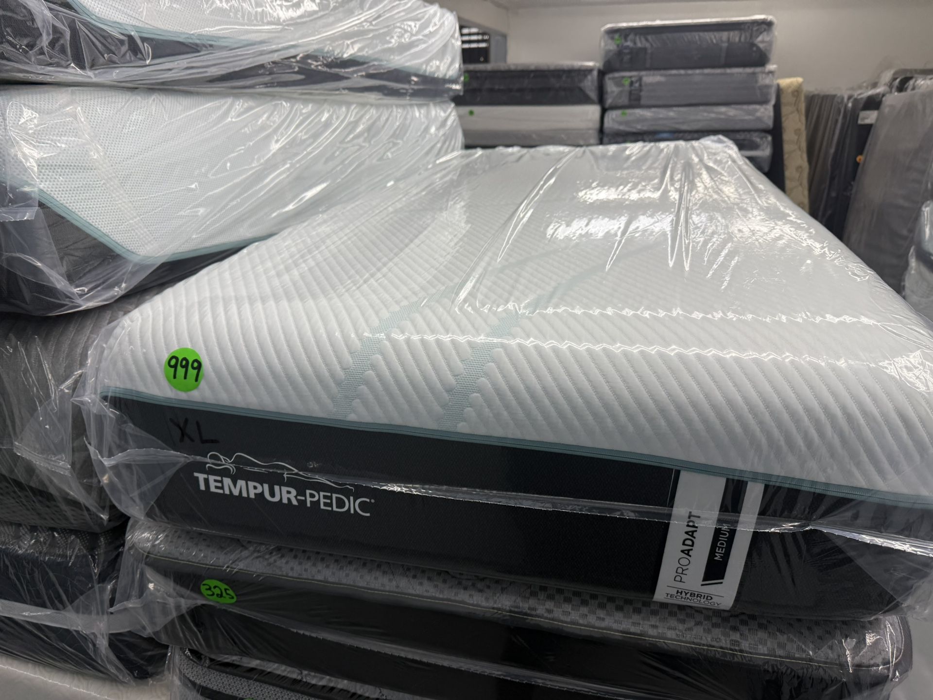 TWIN XL TEMPURPEDIC PROADAPT (MEDIUM) HYBRID MATTRESS & BOX SPRING BED SET