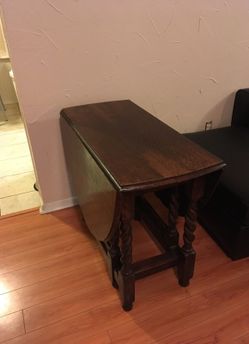 Antique 1800’s drop leaf gate leg table