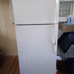 GE Refrigerator 