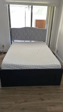 Full Size Bed with Drawers