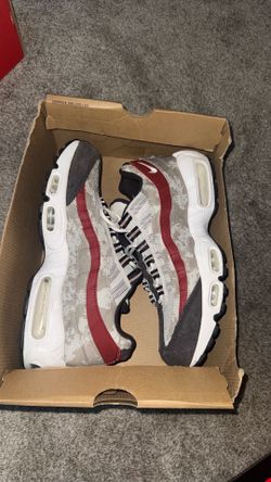 Nike men’s air maxes size 9 men’s 10.5 women’s