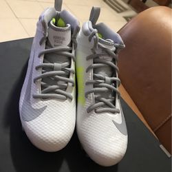 Football  Cleaps Size 4