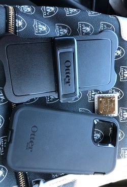 Black otter box defender for iPhone 11pro