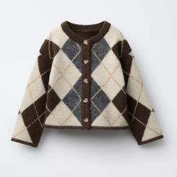 Knit cardigan with a round neck and long sleeves. 5 Years Old 