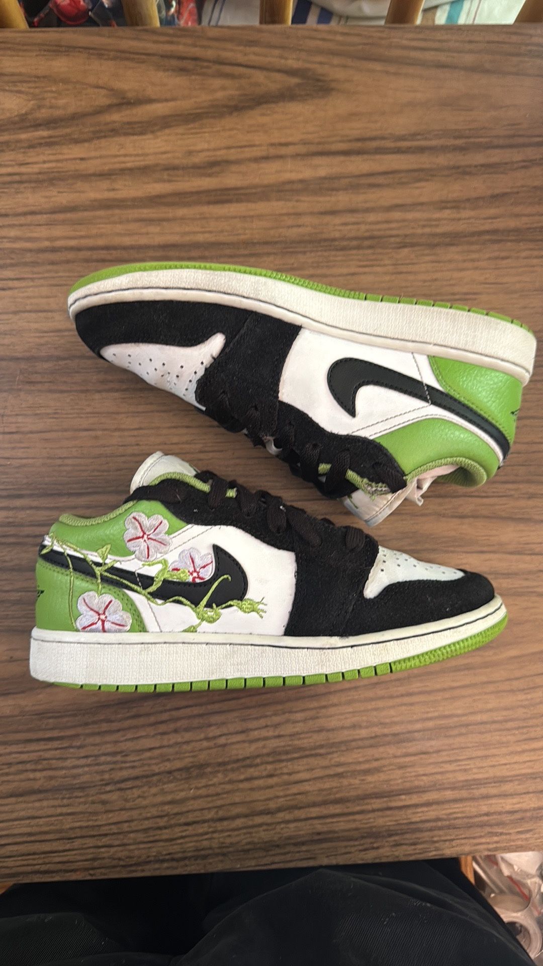 Air Jordan 1 Low SE "Floral" sneakers