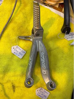 GSXR600 bracket left rear 2001 Suzuki 43621.35F01