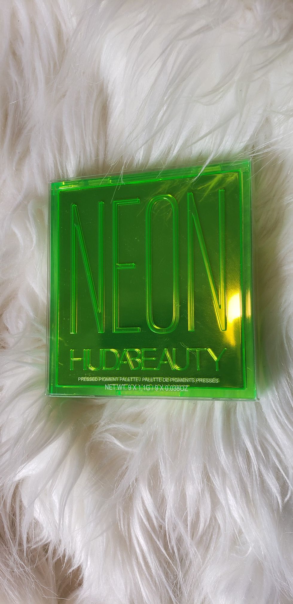 Huda neon green palette