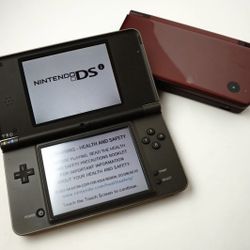  Nintendo DSi XL Burgundy : Video Games