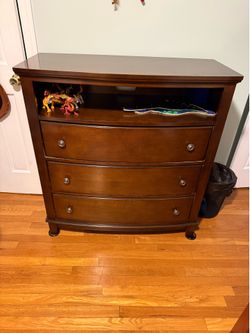 Wood dresser