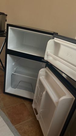 Mini refrigerator