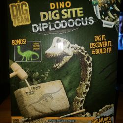 NEW  DINOSAUR DIG SITE. DIG FOR BONE, DISVOVER IT, THEN BUILD IT