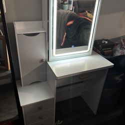 Mini Vanity Every Works And Is Very Clean Pick Up Only