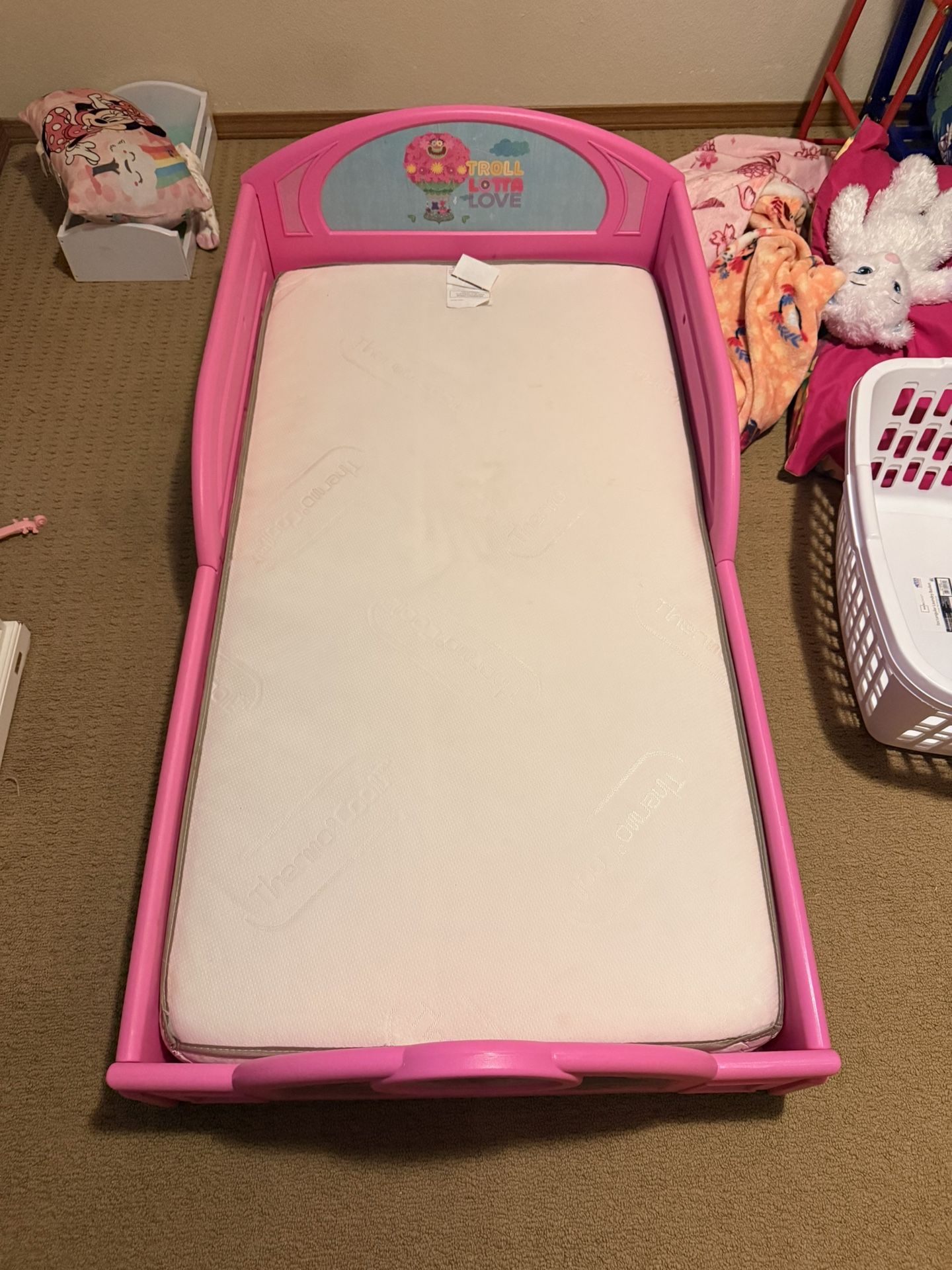 Trolls Toddler Bed & Bedding