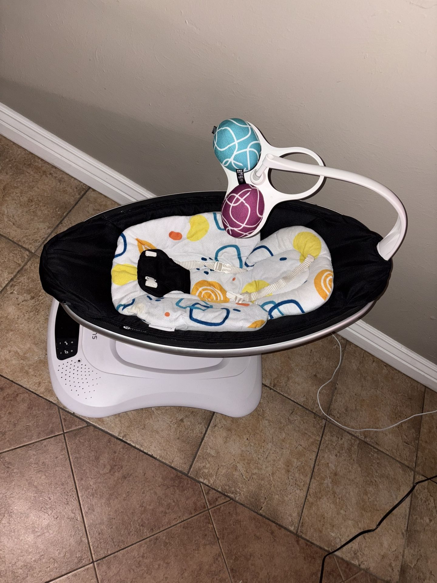 4MOMS MamaRoo Swing-Black, Great Condition + Newborn Insert