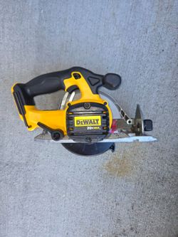 DEWALT 20V MAX 6-1/2-inch Cordless Circular Saw