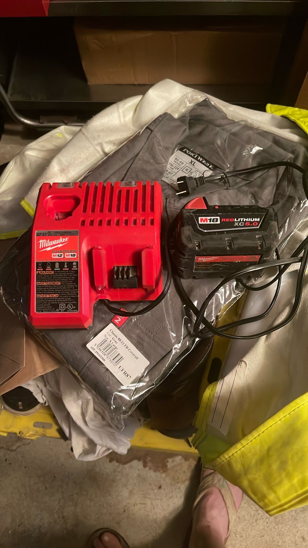 Milwaukee M12 & M18 Charger & 1 M18 Battery