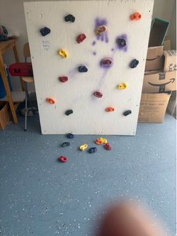 Free climbing wall for kids