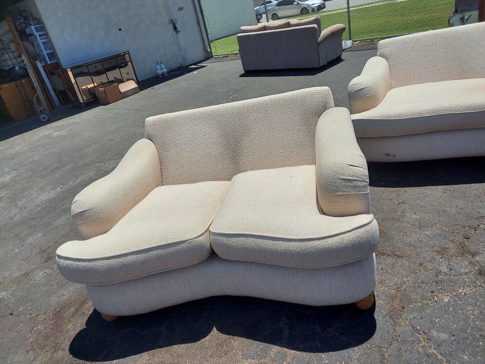 2 Matching Couches/sofas