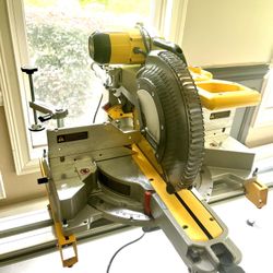 Dewalt Miter Saw - DWS780 - Top of the Line - Pristine Condition