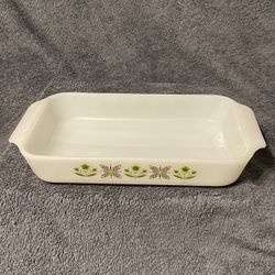 Vintage Anchor Hocking Fire King Milk Glass Meadow Green 1.5 Quart Rectangular Baker. 