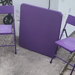 Little Kids Activity Table With 2 Chairs $25.00