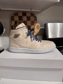 Women’s Air Jordan 1 Mid SE Size 9.5W