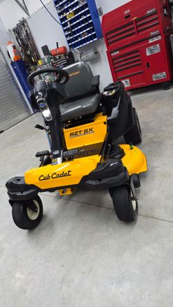 Zero Turn Riding Mower big 24hp v-twin 42" cut (only 89hrs of use )