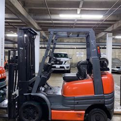 TOYOTA forklift for sale LOW HOURS